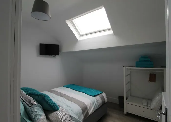 2 Serviced Apartments In Childwall-South Liverpool - Each Apartment Sleeps 6