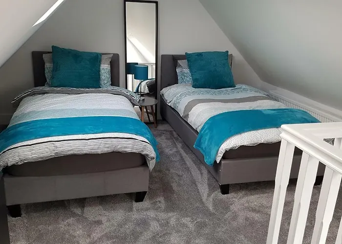 2 Serviced Apartments In Childwall-South Liverpool - Each Apartment Sleeps 6