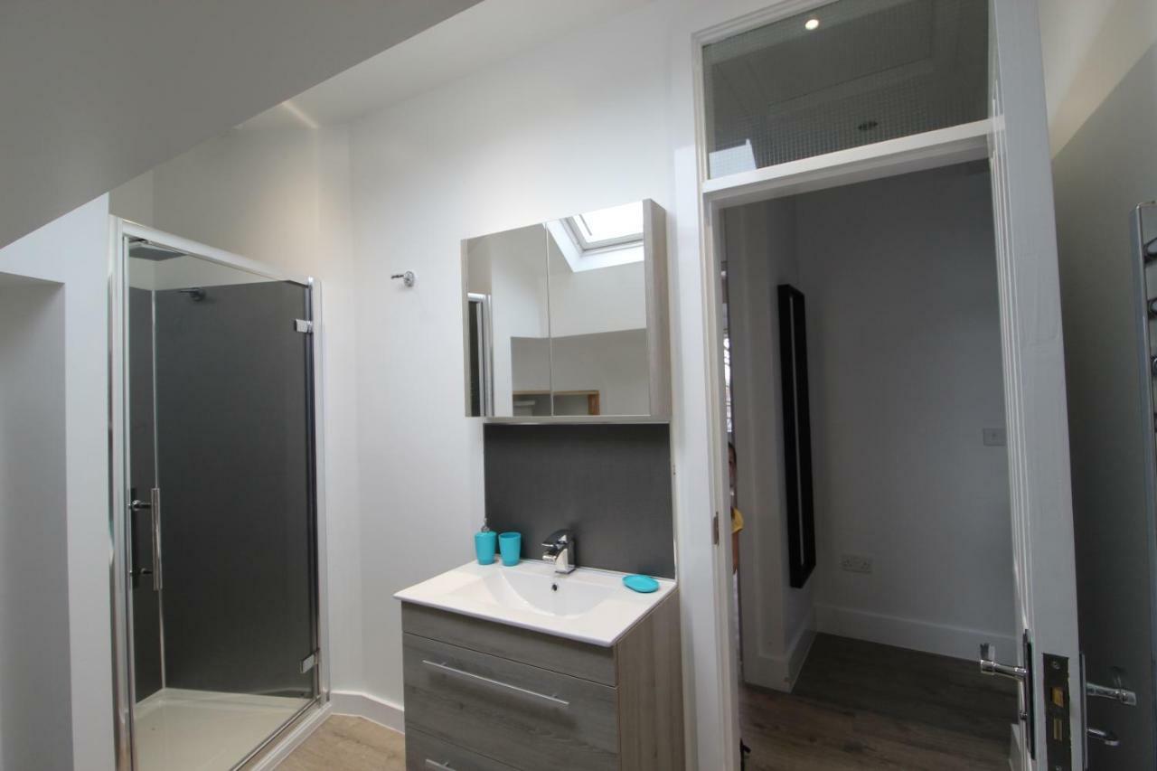 Apartment 2 Serviced In Childwall-south - Each Sleeps 6 *