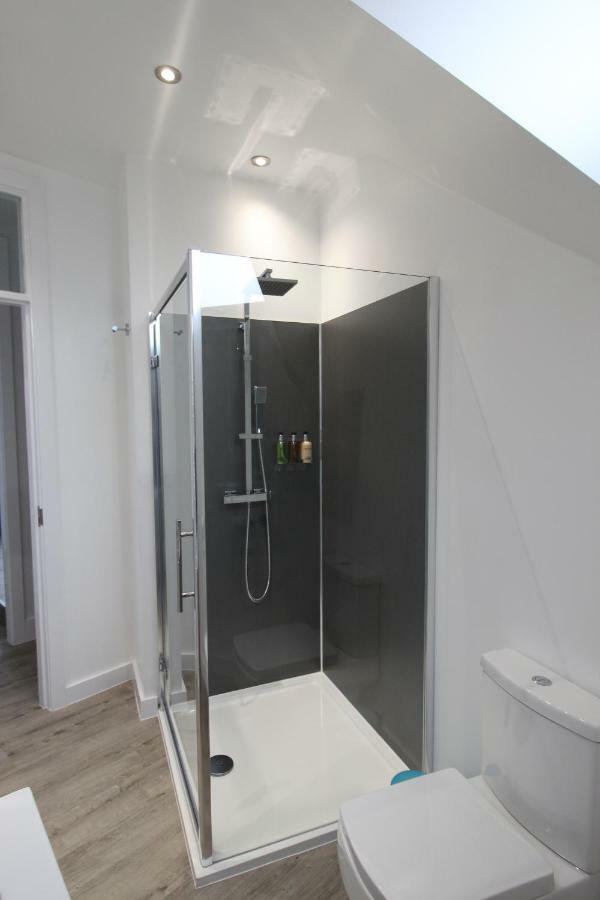 Apartment 2 Serviced In Childwall-south - Each Sleeps 6