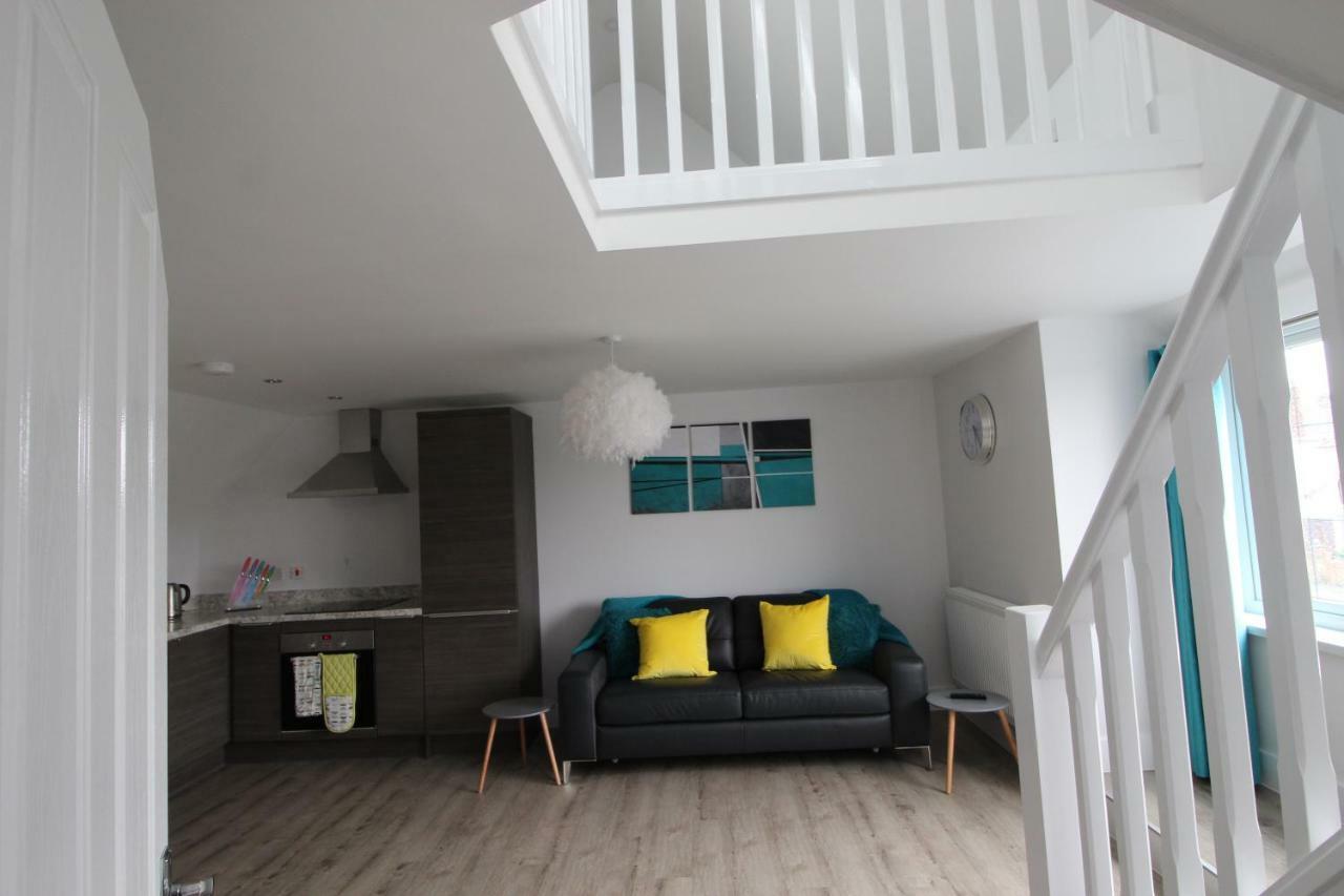 2 Serviced In Childwall-south - Each Sleeps 6 Apartment Liverpool